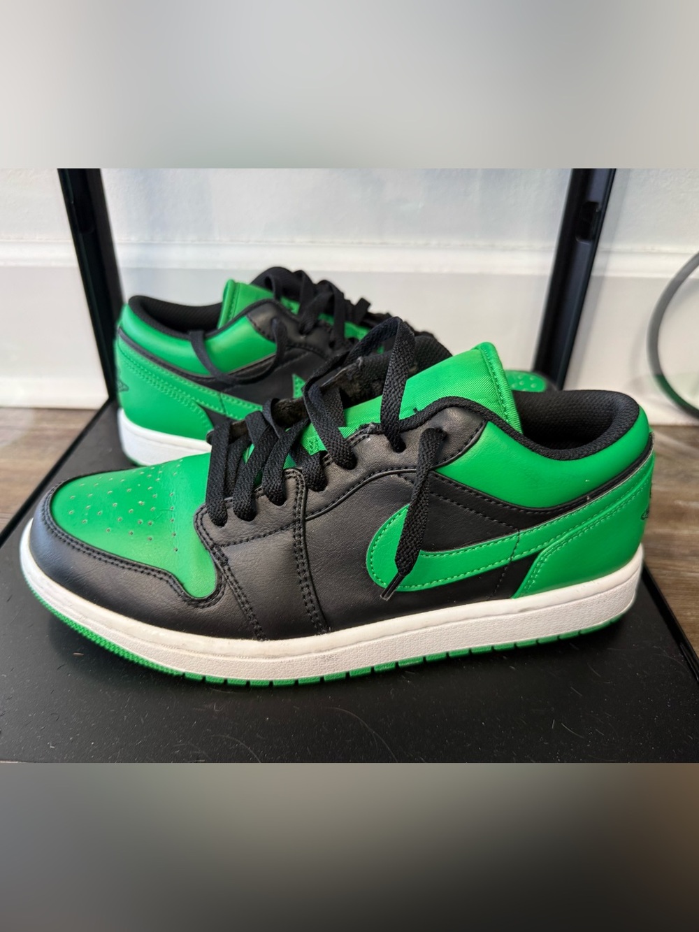 Nike Air Jordan 1 Lucky Green Sneakers men’s 8 woman’s 9